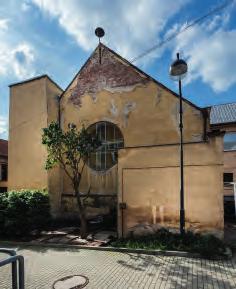 Dne 16. září 1680 prodala městská rada Abrahamu Frýdlantskému malý pozemek (3 3 sáhy) na jihovýchodním okraji obecního katastru ( v Hájku ) ke zřízení židovského hřbitova.