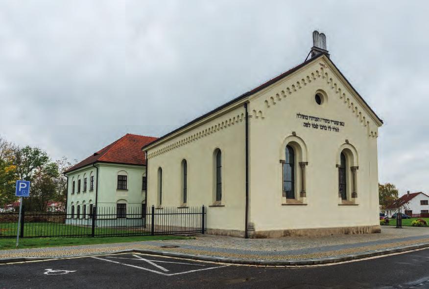 / The synagogue with a rabbi s house.