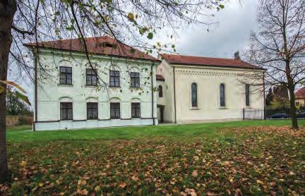 Heřmanův Městec. Synagoga s rabínským domem. The synagogue with a rabbi s house. הר מאנוב מסטץ. בית הכנסת ובית הרב. הר מאנוב מסטץ. בית (ohel). Heřmanův Městec. Ohel. / A morgue הטהרה.
