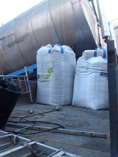 [5] 2) Mokrý proces (Crumb Rubber modified Bitumen, CRmB): Při této nejpoužívanější metodě dochází k mísení asfaltu s pryžovým granulátem v mísícím zařízení, označované jako blender, které je
