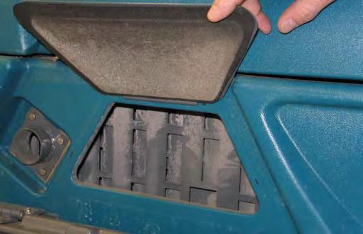 ÚDRŽBA CYKLÓNOVÝ STÁLÝ FILTR Odstraňte z cyklónového stálého filtru prach a nečistoty.