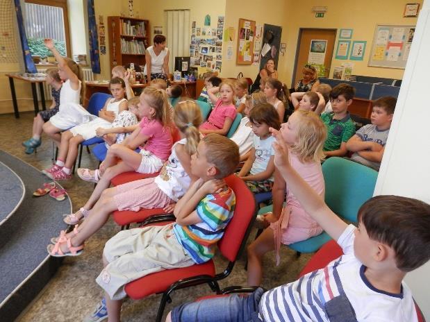 Pobočka Sídliště dlouhodobě spolupracuje s 2. ZŠ Beroun. Do projektu Knížka pro prvňáčka se tady zapojily všechny tři první třídy, čili 72 dětí.