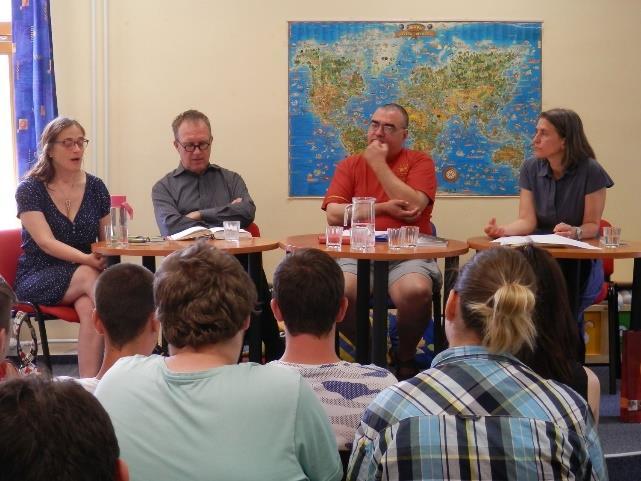 A nevynechali ani naší berounskou knihovnu, kde se každoročně setkávají se studenty ze SOŠ a SOU