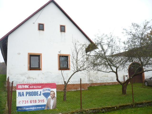 Statek se skládá z obytné části, kde se nachází bytová jednotka ( zádveří, komora, chodba, kuchyně, pokoj, koupelna, WC, chodba, komora, kotelna, chlév a jednoho křídla zemědělské budovy ( stodola ).