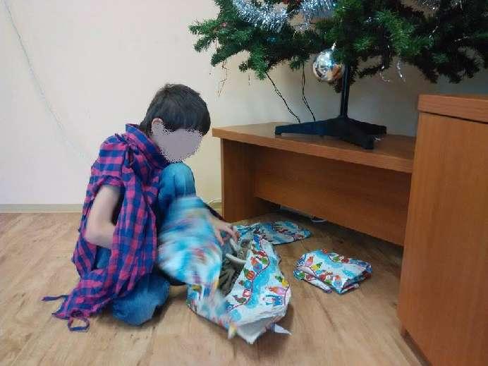 Děti prezentovaly své dovednosti a záliby. Foto : Děti z SVP při hraní příběhu Václav na vánoční komunitě. Vše však začalo překvapením.