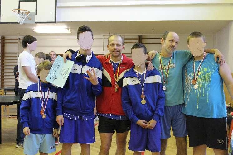 místo) a DDÚ HK (2. místo) Foto : Tým SVP Návrat - Matěj a pan učitel Grossman. SVP Návrat Hradec Králové reprezentovala dvojice Matěj z 2. skupiny a pan učitel Grossman.