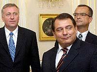 ŘÍJEN 2009 TREFA STRANA 7 NENÍ NAD TO,KDYŽ O OSUDU NÁRODA MŮŽE ROZHODNOUT 15 LIDÍ ČSSD odmítá hazardovat s volbami, říká Jiří Paroubek.