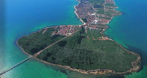Severní Dalmácie je oblast mezi starobylými městy s mnoha památkami, od Starigradu přes Zadar, Šibenik až ke Splitu.