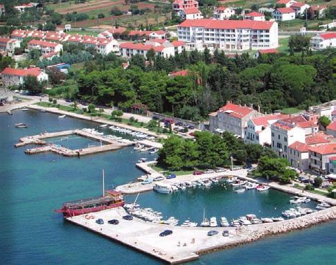 soukromé vily Poloha: 50 450 m od pláže a moře Vybavení: v blízkosti restaurace, obchody, směnárna Ubytování: všechny APT jsou klimatizované, mají vybavenou kuchyňku pro daný počet osob, koupelnu,