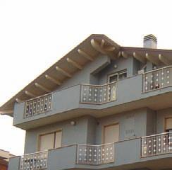 Do apartmáznu BILO a TRILO lze doobjednat 1 přistýlku poplatek Stravování: vlastní Pláž: 20-200 m rezidence Kara Poloha:
