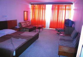 Adriatic: jednoduše zaříze-zené dvoulůžkové pokoje, možnost 1 přistýlky, koupelna, telefon, balkon (za příplatek), poko- seriál: 38511 hotel Adriatic seriál: 38512 depandance Jadran 16.06. 23.06. 01.