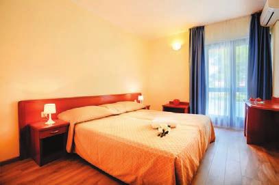 pavilonů Marko, Luka a Igor, dvoulůžkové pokoje s možností až dvou přistýlek (rozkládací gauč), sprcha/wc, fén, telefon, SAT TV, minibar,