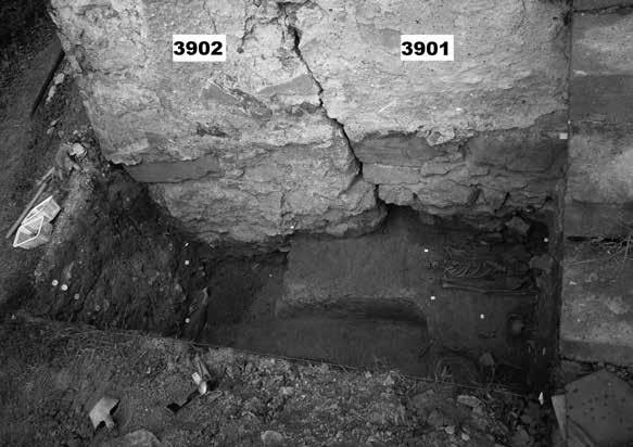 Vpravo opěrák zpevňující jihozápadní nároží lodě kostela (2. pol. 16. stol.