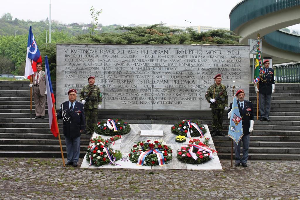 (zleva J. Lajpold, J. Čejka, J. Kořízek, D. Tvrz, M. Matoušek) 27.5. 23. ročníku behu J. Gabčíka (Žilana Poluvsie) sa zúčastnila rekordná účasť 302 bežcov. Tradičný organizátor MUDr.