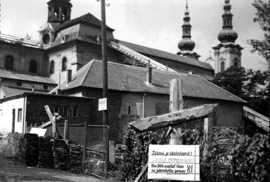 hradě vykonával službu faráře v letech 1947 1949 a 1969 1972. ŠPIDLA, Josef: Velký příběh misionáře, který se narodil v nesprávné době. Blansko 1995. (3) Špidla, J.: Velký příběh misionáře, s. 12 25.