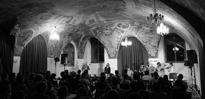 růžence rozšířenou o možnost meditace na základě biblických citátů vztahujících se k jednotlivým zastavením. K požehnání poutní cesty došlo dne 13.