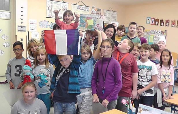 E-twinning V letošním školním roce jsme zahájili spolupráci v mezinárodním projektu Smurfs in Europe (Šmoulové v Evropě). Spolupráce probíhá přes platformu e- Twinning.
