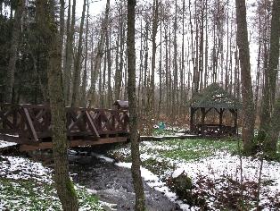 Obnova kyselky Jedlová u Staré Vody Oblíbená kyselka pramení nedaleko Staré Vody u osady Jedlová, na levém břehu Kosího potoka.