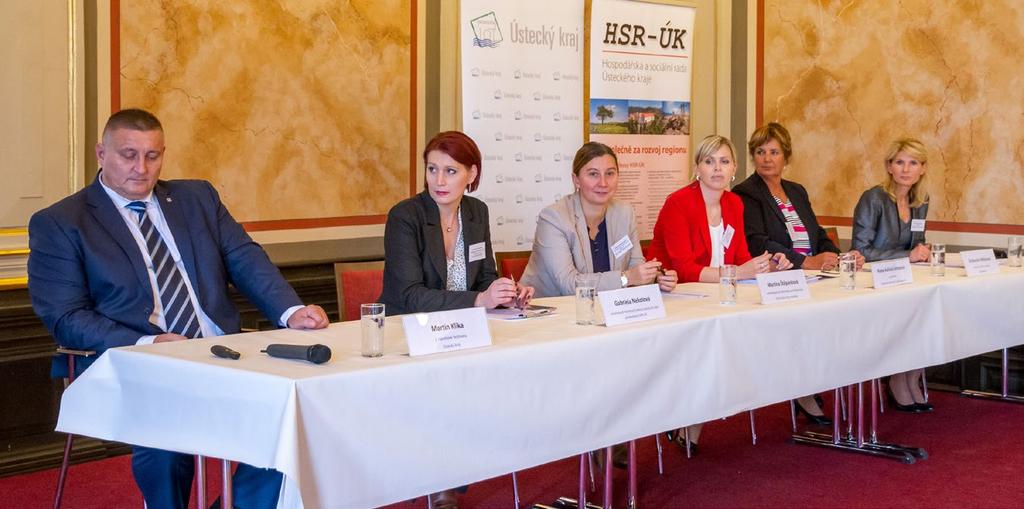 SOCIÁLNÍ FÓRUM ÚSTECKÉHO KRAJE 2017 PANELOVÁ DISKUZE Diskutované oblasti k řešení problematiky Oblast bydlení je jedna z nejkritičtějších, na jejíž úrovni je potřeba usilovat o řadu legislativních