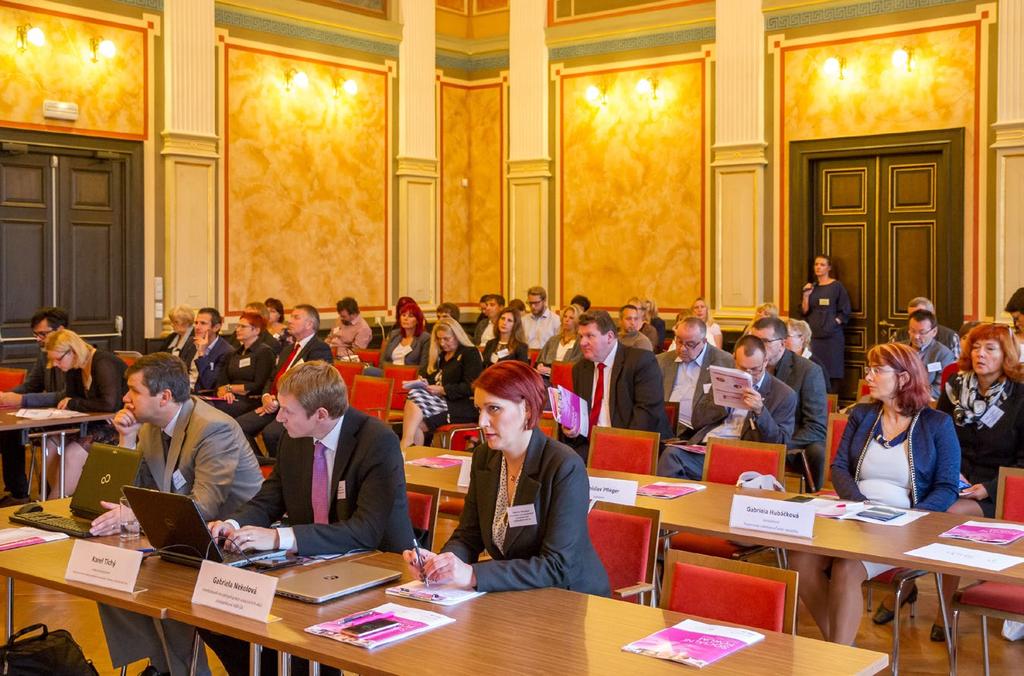 SOCIÁLNÍ FÓRUM ÚSTECKÉHO KRAJE 2017 OBSAH Program fóra 3 Úvodní slovo 4 Přehled registrovaných hostů 5 Problematika zaměstnanosti a její specifika v Ústeckém kraji 6 Exekuce a zadluženost v regionu a