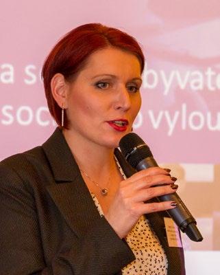 SOCIÁLNÍ FÓRUM ÚSTECKÉHO KRAJE 2017 ÚVODNÍ SLOVO Vážení účastníci, milí čtenáři, jsem velmi ráda, že se Hospodářské a sociální radě Ústeckého kraje ve spolupráci s Ústeckým krajem podařilo uspořádat