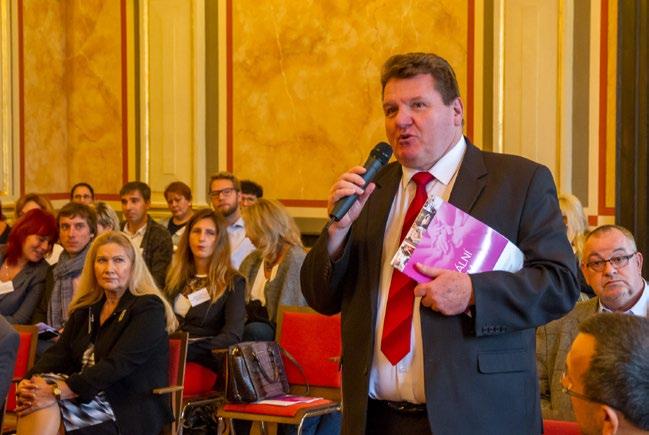 Dalším bodem, který je nesmírně důležitý pro motivaci ke vzdělávání a následnou zaměstnanost, je bezesporu přehodnocení systému sociálních dávek a jeho