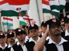 " 2007 strana zaloţila polovojenskou organizaci Maďarská garda