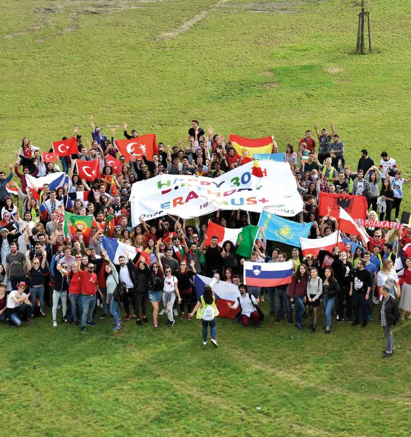 Z obsahu 30. výročí programu ERASMUS.