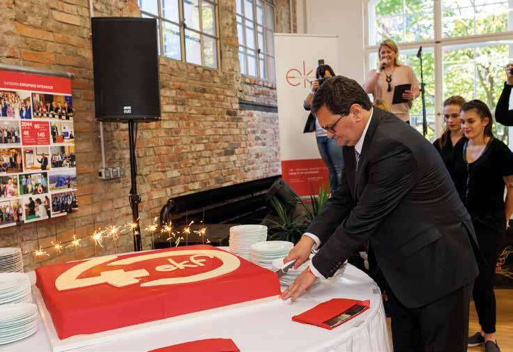 2017 4 Text: Akademik Ekonomická fakulta doc. Ing. Vojtěch Spáčil, CSc., Katedra marketingu a obchodu Foto: Jan Poláček Oslavy 40.