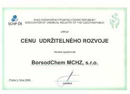 7 Ochrana životního prostředí a bezpečnost Ochrana životního prostředí, zajištění bezpečnosti a ochrany zdraví při práci patří mezi priority činnosti společnosti BorsodChem MCHZ, s.r.o.. Za dosahované výsledky v uvedených oblastech je společnost již od roku 1998 držitelem osvědčení Responsible Care Odpovědné podnikání v chemii.