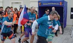 S každým nabouraným kolenem dětských cyklistů se hned běželo k tetičce Popelkové, která jako členka červeného kříže dokázala všechny tyto bolístky ošetřit.