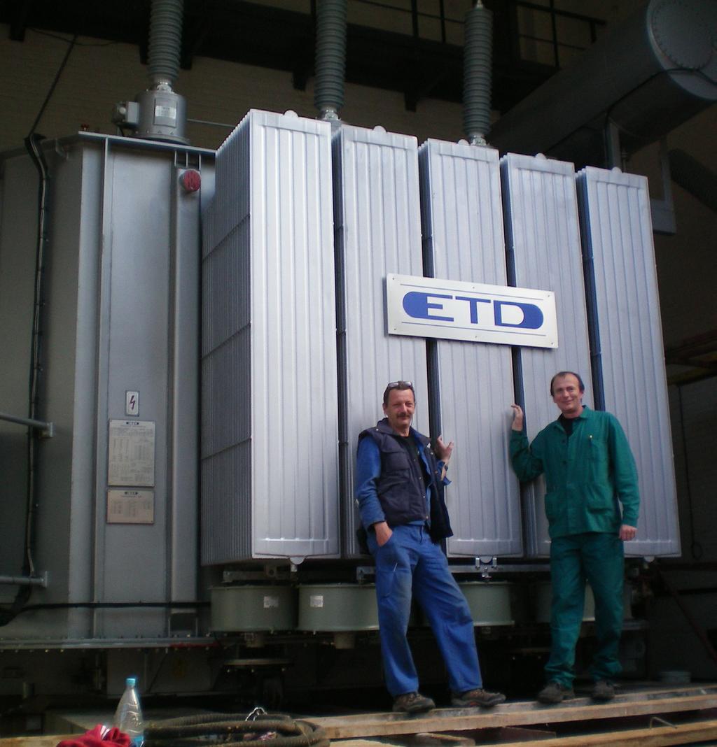 TRANSFORMÁTOR 63 MVA 115 ± 9x1,78% / 10,5 / 10,5 kv Vyrobeno pro: IEM, RF Dvouvinuťový transformátor se štěpeným nízkým vinutím s výkonem 63/31,5/31,5 MVA.
