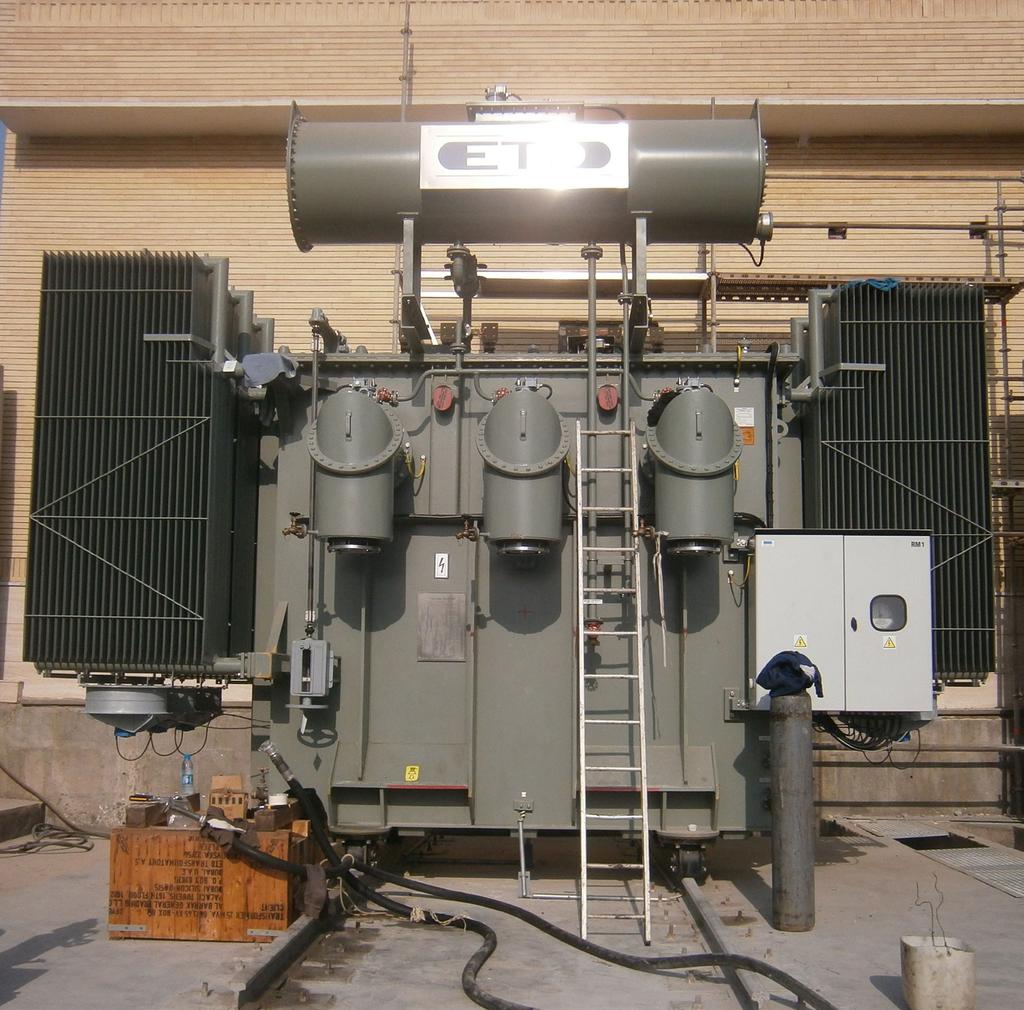 TRANSFORMÁTOR 25 / 15 / 10 MVA 66 4, +2x2,5% / 3,45 / 3,45 kv Vyrobeno pro: Sarfe Jooyan Energy, Irán Trojvinuťový transformátor určený do speciálního provozu průmyslového podniku v Iránu.