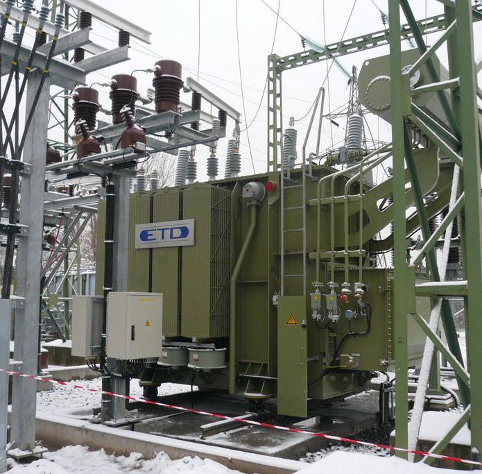 TRANSFORMÁTOR 25 MVA 115 ± 11x1% / 22 ± 2x2,5% / 11 kv Vyrobeno pro: Lotyšsko Představitel trojvinuťového transformátoru s regulací pod zatížením na straně 115 kv dodávaného s přepojovačem bez