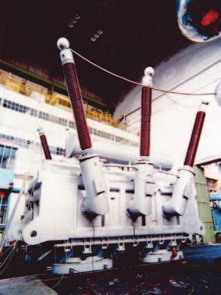 Třífázový olejový transformátor 410 MVA, 410 / 22 kva Vyrobeno pro: Jugoslávii, elektrárna Kolubara B Trojfázová jednotka o výkonu 410 MVA. Skupina spojení YNd5. s řízeným prouděním oleje ve vinutí.