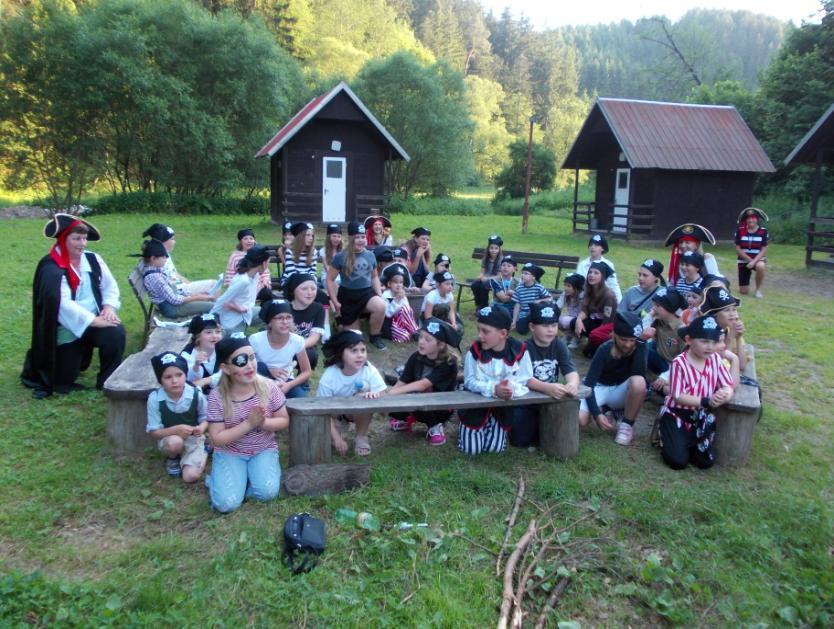 stanovištích plnili různé úkoly. Opět děkujeme moc a moc lidem, kteří si udělali čas a měli chuť udělat tuto akci pro naše dětičky. Některé děti byly tak nadšené, že chtěly jít trasu znovu.