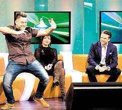 TV program týdeníku 5plus2 sobota2.dubna 2016 ČT1 6.15 Polopatě 7.05 Hamernická povídačka 7.50 Úsměvy J. Adamíry 8.30 Gejzír 9.00 3 plus 1 s M.Donutilem 10.15 Všechnopárty 11.10 Otec Brown III 12.