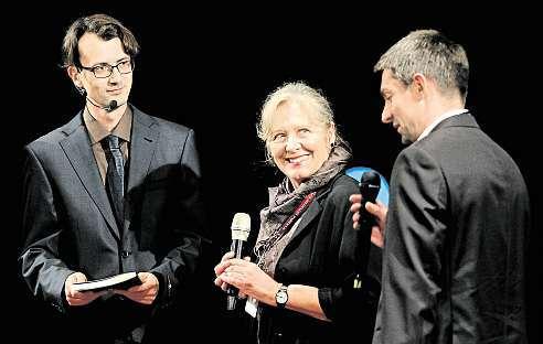 Představíme novinku Terezy Stehlíkové, úspěšné multimediální umělkyně, filmařky a performerky pracující v Londýně.