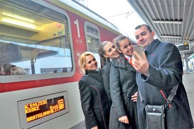 Po dvojnásobnom zvýšení cien v roku 2016 sa totiž rady jeho cestujúcich preriedili a mohol tak znížiť kapacitu svojich expresov.