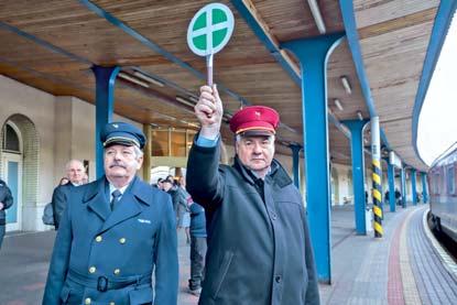 CEZ SVIATKY VLAKY VYPREDANÉ Ostáva záhadou, prečo takéto sľuby nerozdáva minister dopravy Arpád Érsek (Most -Híd).