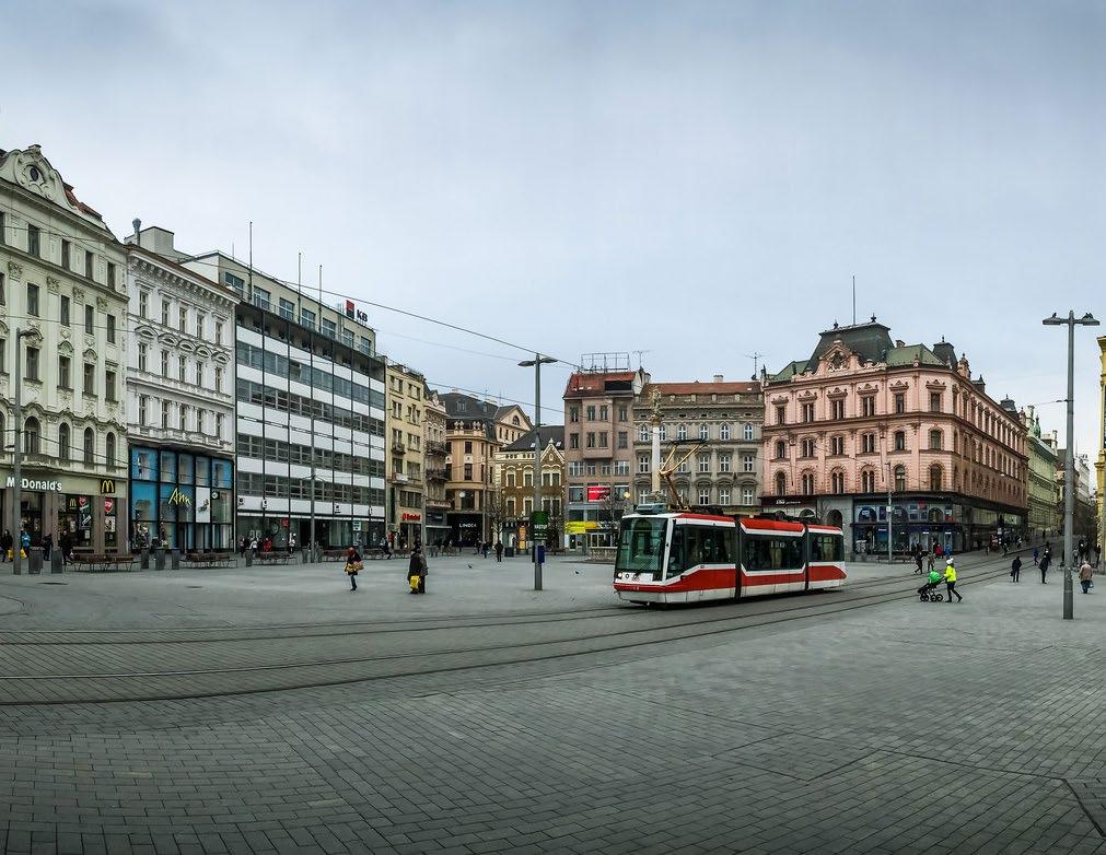 4 Cíle fondu Investičním cílem fondu je setrvalé zhodnocování prostředků vložených akcionáři fondu, a to zejména ve formě přímých či nepřímých