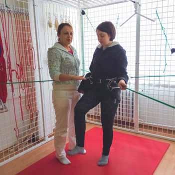 pomáhají druhým Může to potkat každého z nás Barča Koulová je studentkou osmiletého Gymnázia Jaroslava Heyrovského na Hůrce. V srpnu 2015 jí na dovolené v Itálii praskla cévní anomálie v mozku.