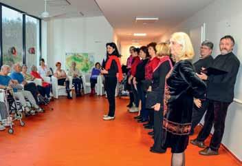střípky CARMINA VOCUM ZAZPÍVALA SENIORŮM. V neděli 7. ledna proběhl v Domě u Agáty v Řeporyjích koncert sboru Carmina Vocum.