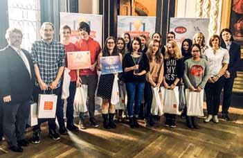 Vyhráli nejen Hejtmanův pohár Studenti Gymnázia Jaroslava Heyrovského převzali na Staroměstské radnici ocenění za úspěchy ve dvou soutěžích pořádaných Asociací amatérského sportu ČR za obhajobu