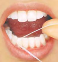 Ve starším školním věku (12 15 let) může dítě začít s mezizubní hygienou pomocí zubní nitě, zejména v případě stěsnání zubů ve frontální krajině.