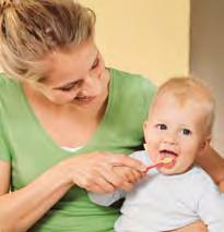 předškolním věku čistí zuby výhradně rodiče Zubní pasta se sníženým obsahem fluoridu 500 ppm Pastu aplikuje na kartáček rodič, lehkým potřením vláken kartáčku Poučení o omezení transmise kariogenních