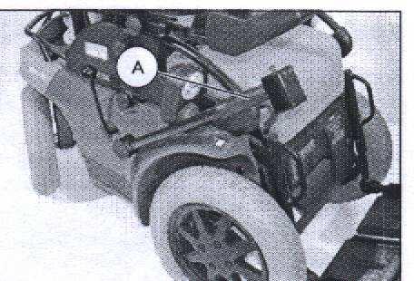 Zabrždění vozíku 19 Kontrolované brždění: Uveďte jízdní páčku (B, obr. 9.4) zpět do výchozí polohy podle požadované brzdné síly. Nouzové zabrždění: Nechte jízdní páčku (B, obr. 9.4), aby se sama vrátila do původní polohy.