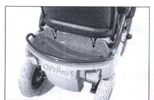 PŘEPRAVA PŘEDMĚTŮ 36 Zavazadla ukládejte pouze do přihrádky na zadní straně vozíku (obr. 41). Nepřekračujte maximální přípustnou hmotnost zavazadla 10 kg.