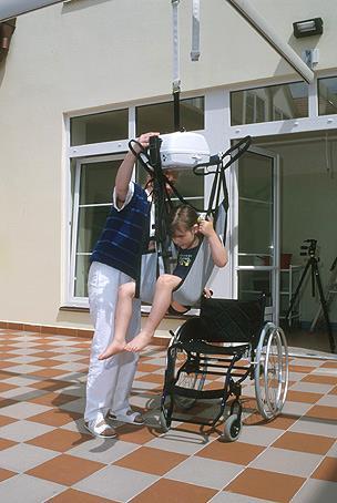 Chodby v domácnostech i ve specializovaných institucích mohou být dopravními křižovatkami, které umožňují transport mezi několika směry -