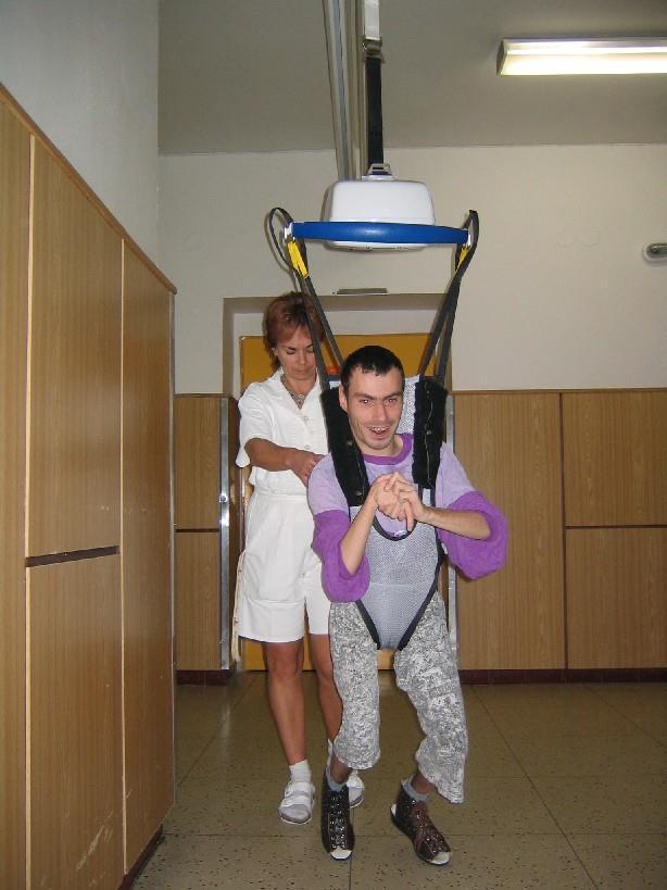 V kombinaci s pohyblivou kolejnicí může klient chodit volně po celé ploše místnosti, libovolně